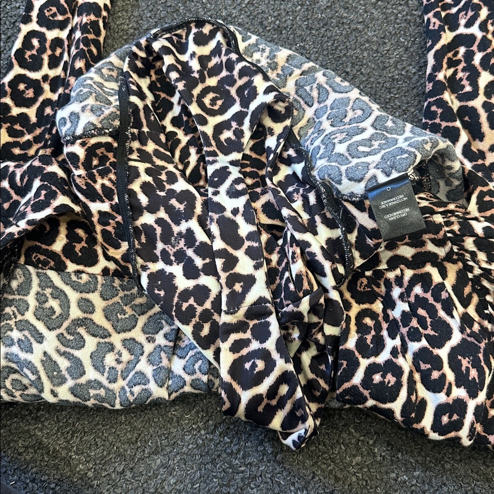 Revolve AFRM Nora Puff Sleeve Deep V-Neck Long Sleeve Leopard Print Bodysuit XS - Picture 9 of 9
